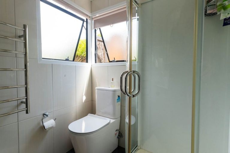 Photo of property in 17 Te Atatu Road, Te Atatu South, Auckland, 0610