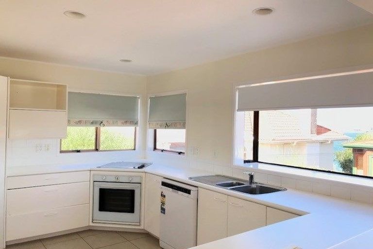 Photo of property in 106a Stanley Point Road, Stanley Point, Auckland, 0624