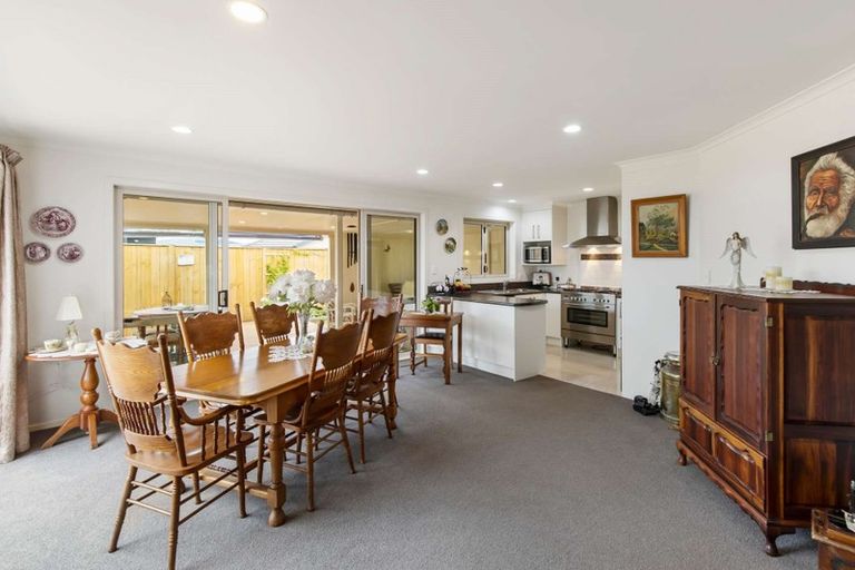 Photo of property in 98 Rosalie Terrace, Kelvin Grove, Palmerston North, 4414