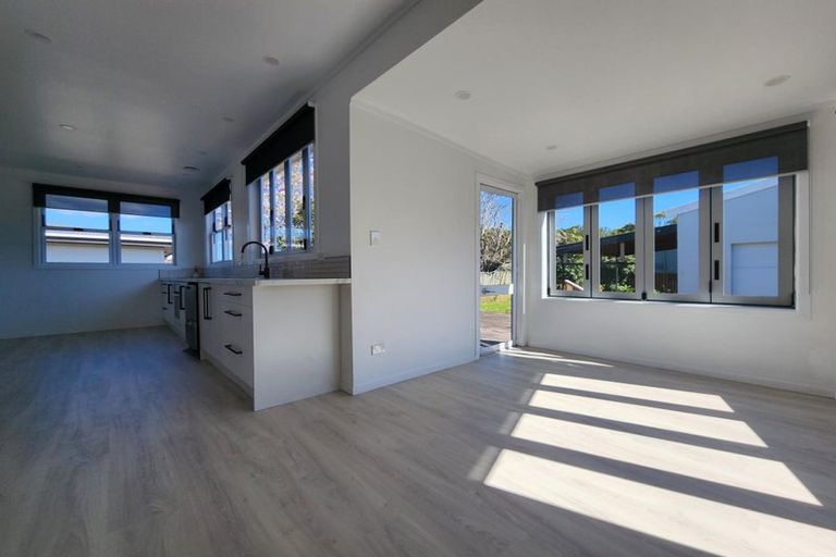 Photo of property in 464 South Road, Omata, New Plymouth, 4374