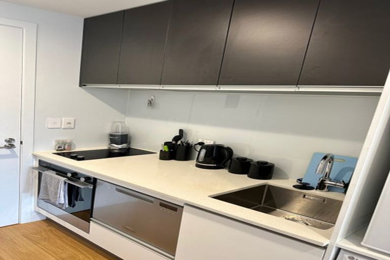 Photo of property in Frank Sargeson Apts, 6/74g Anzac Street, Takapuna, Auckland, 0622