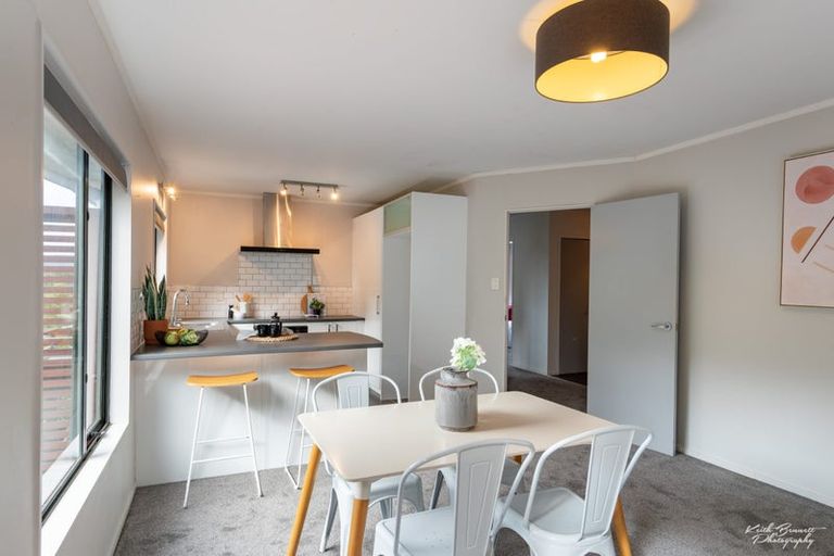 Photo of property in 2/126 Tirohanga Road, Tirohanga, Lower Hutt, 5010