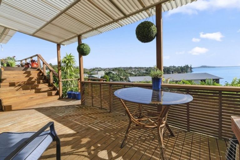 Photo of property in 11 Rangitoto View Road, Cockle Bay, Auckland, 2014