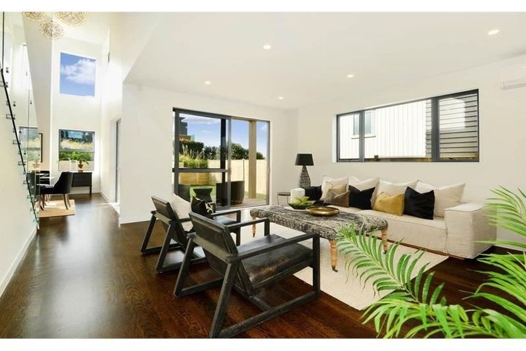 Photo of property in 8 Carex Way, Long Bay, Auckland, 0630