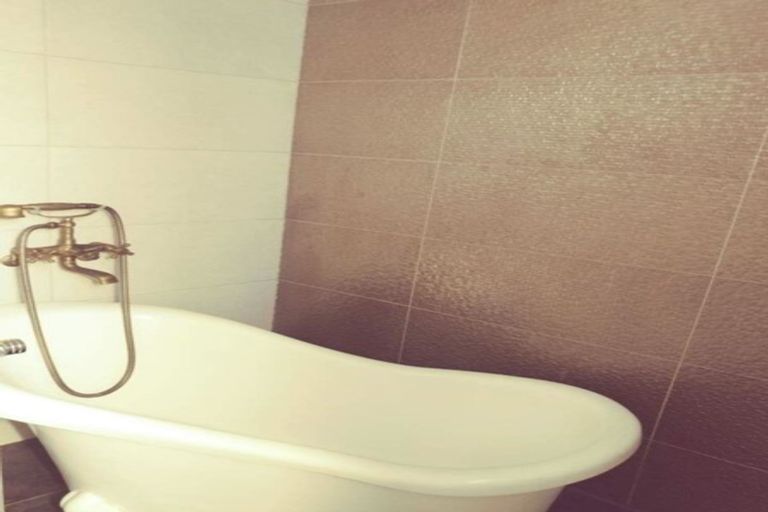 Photo of property in 211 Memorial Avenue, Burnside, Christchurch, 8053