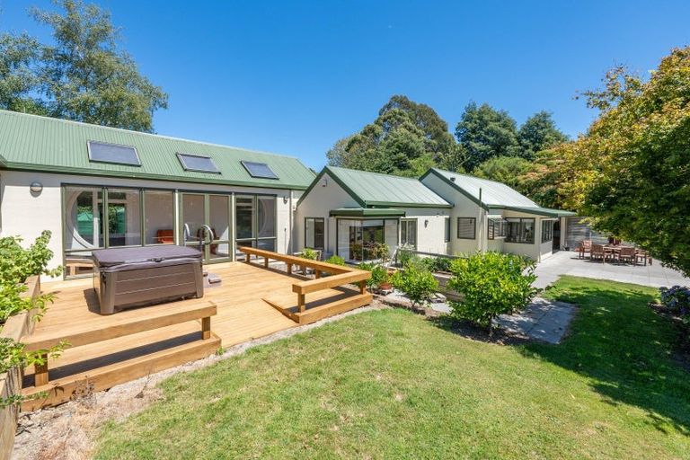 Photo of property in 71 Gillespie Place, Acacia Bay, Taupo, 3385