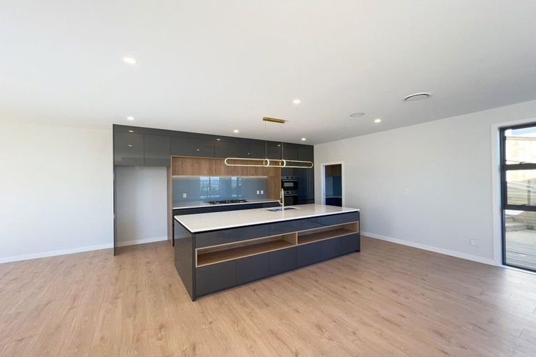 Photo of property in 17 Manawanui Way, Orewa, 0931