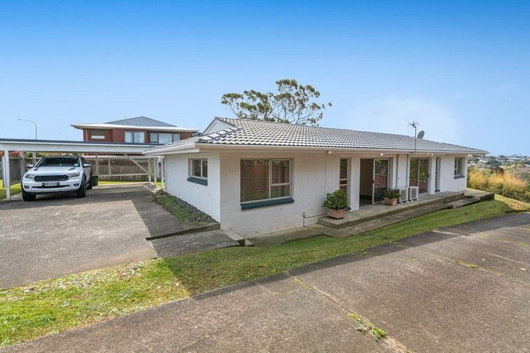 Photo of property in 1/587 Glenfield Road, Totara Vale, Auckland, 0629