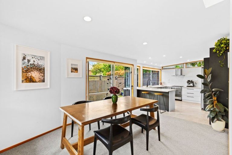 Photo of property in 190a Hutchinson Avenue, New Lynn, Auckland, 0600