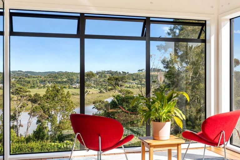 Photo of property in 143 Whangaparaoa Road, Red Beach, 0932