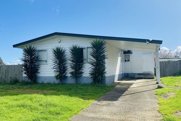 Photo of property in 2 Sunlands Drive, Manurewa, Auckland, 2102