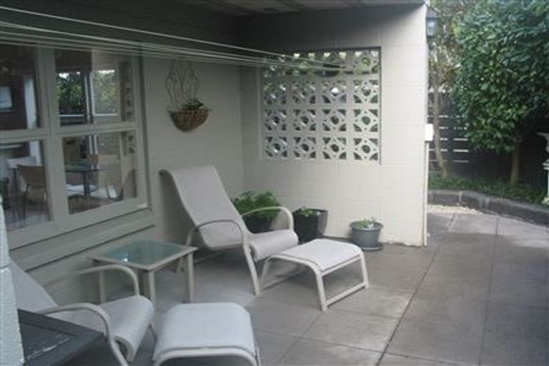 Photo of property in 1/14 Frieston Road, Milford, Auckland, 0620