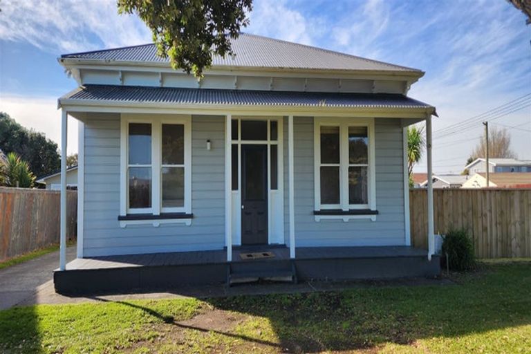 Photo of property in 21 Tongariro Street, Castlecliff, Whanganui, 4501