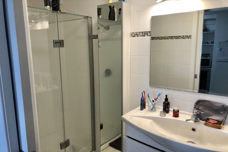 Photo of property in 32 Arama Avenue, Titirangi, Auckland, 0604