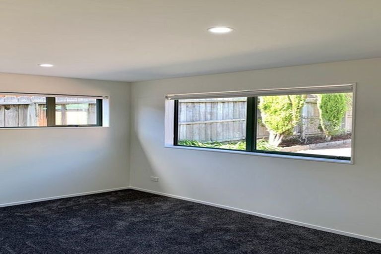 Photo of property in 11 San Ambrosio Rise, Henderson, Auckland, 0612