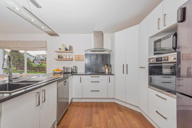 Photo of property in 2/26 Midgley Road, West Harbour, Auckland, 0618