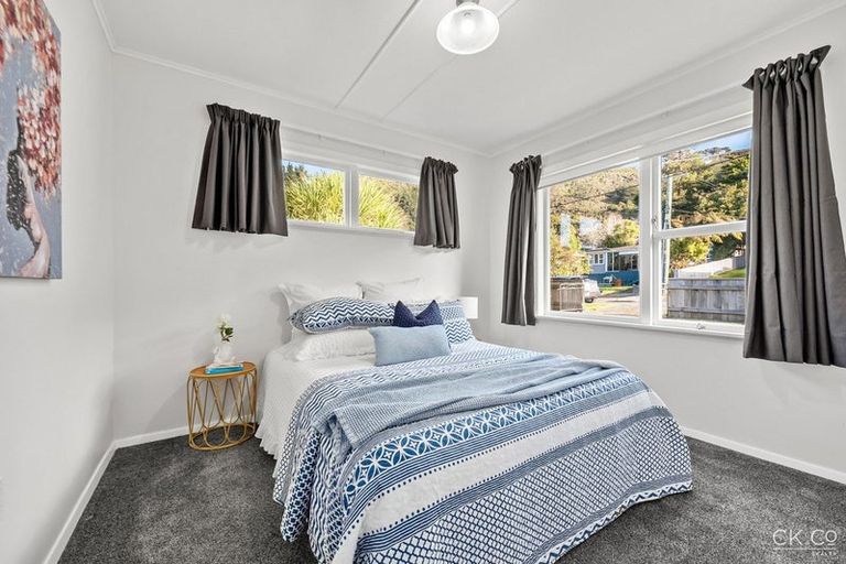 Photo of property in 5 Reid Road, Wainuiomata, Lower Hutt, 5014