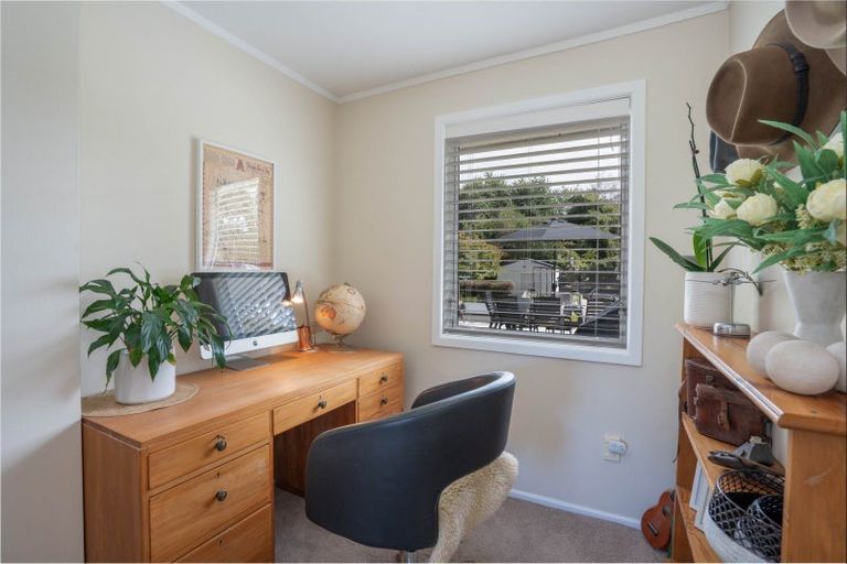 Photo of property in 142 Gillespie Place, Acacia Bay, Taupo, 3385