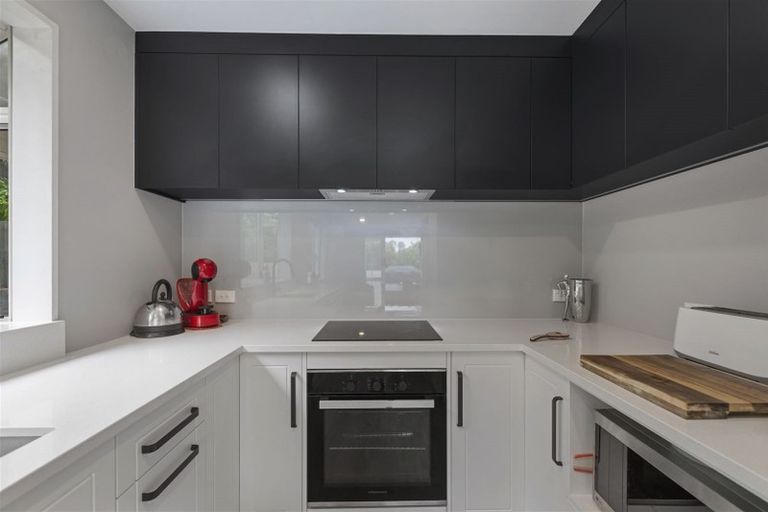 Photo of property in 40 Tyrico Close, Unsworth Heights, Auckland, 0632