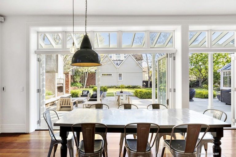 Photo of property in 46 Hobson Street, Thorndon, Wellington, 6011