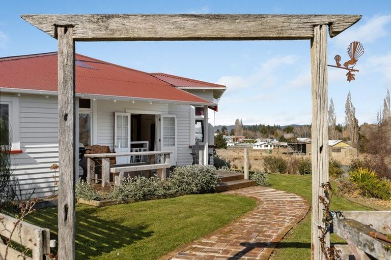 Photo of property in 8 Garden Street, Lumsden, 9730