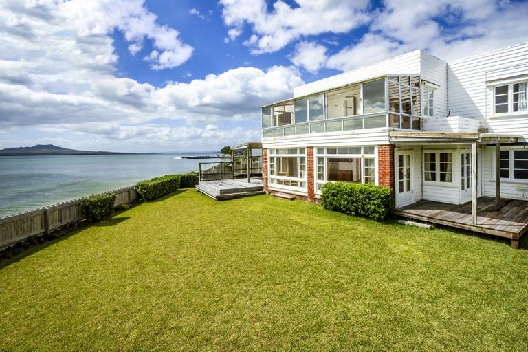 Photo of property in 39 Ocean View Road, Milford, Auckland, 0620