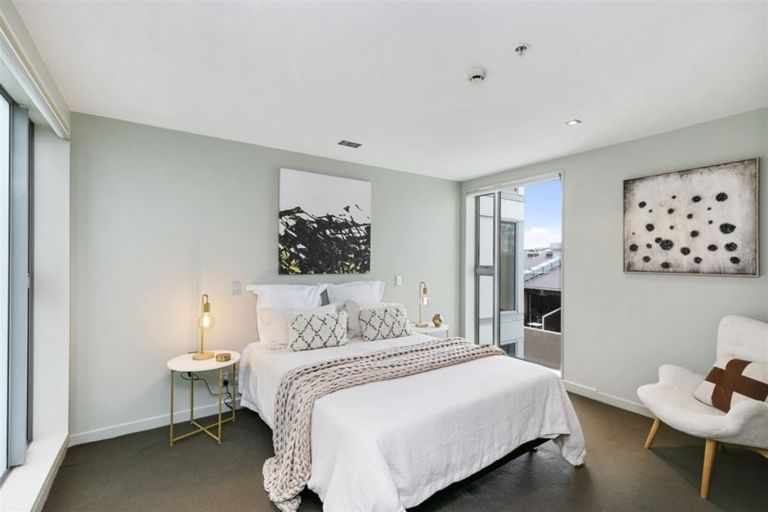 Photo of property in Portal Apartments, 6c/42 Cable Street, Te Aro, Wellington, 6011