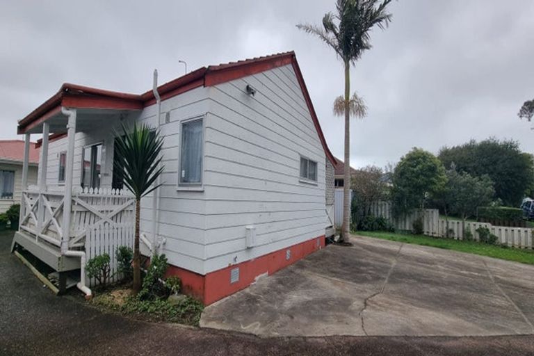 Photo of property in 11 Tyndrum Place, Highland Park, Auckland, 2010