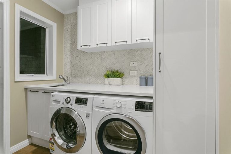 Photo of property in 1/48 Seaton Road, Murrays Bay, Auckland, 0630