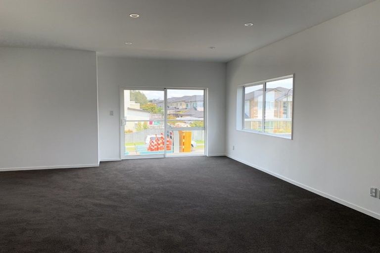 Photo of property in 70 Kerrykeel Drive, Flat Bush, Auckland, 2019