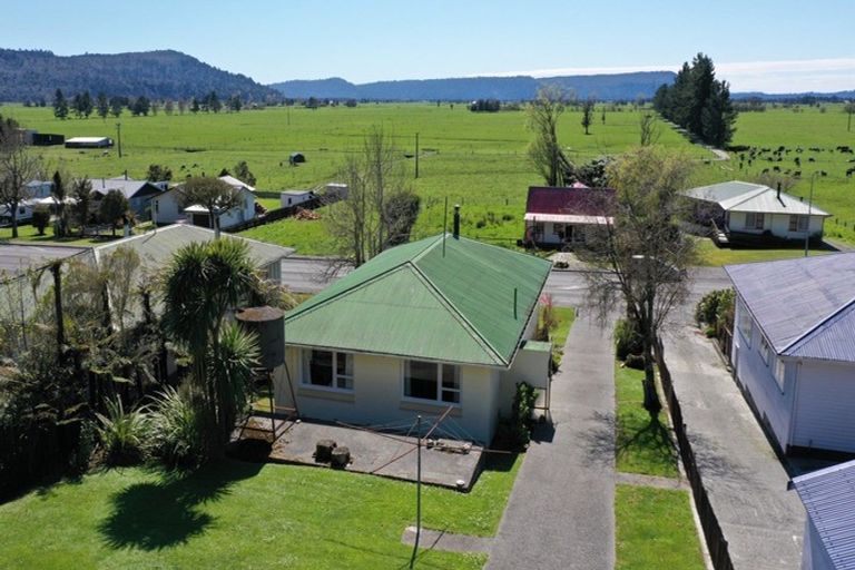 Photo of property in 19 Main Road, Harihari, 7884