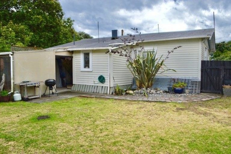 Photo of property in 27 Toi Street, Otaki Beach, Otaki, 5512