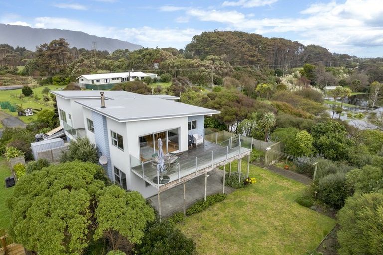Photo of property in 56 Paetawa Road, Peka Peka, Waikanae, 5391