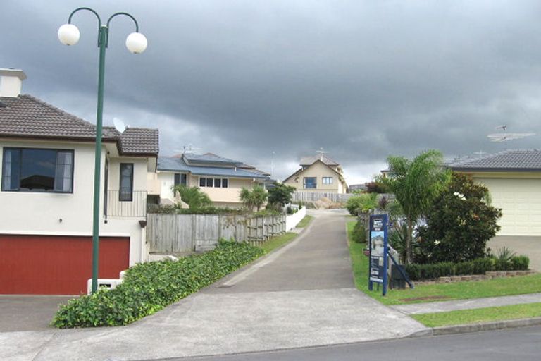 Photo of property in 44 Hogarth Rise, West Harbour, Auckland, 0618