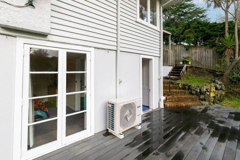 Photo of property in 17 Hutchinson Avenue, New Lynn, Auckland, 0600