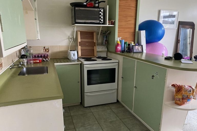 Photo of property in 72 Queen Street West, Levin, 5510