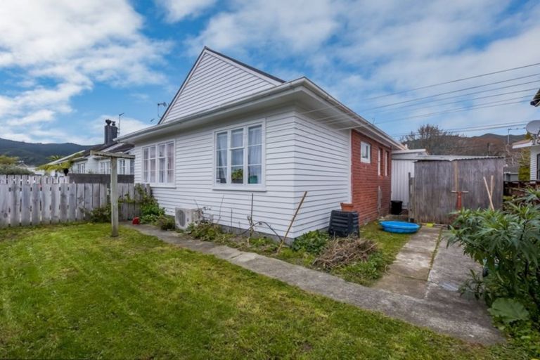 Photo of property in 9 Bush Street, Naenae, Lower Hutt, 5011