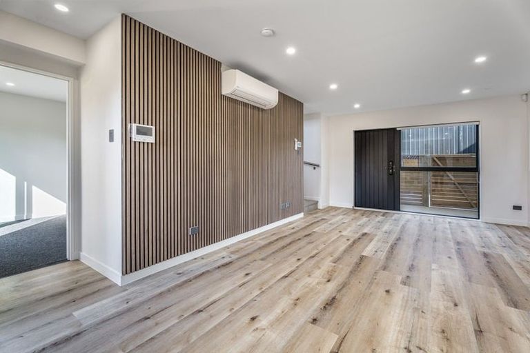 Photo of property in 98e Royal Road, Massey, Auckland, 0614