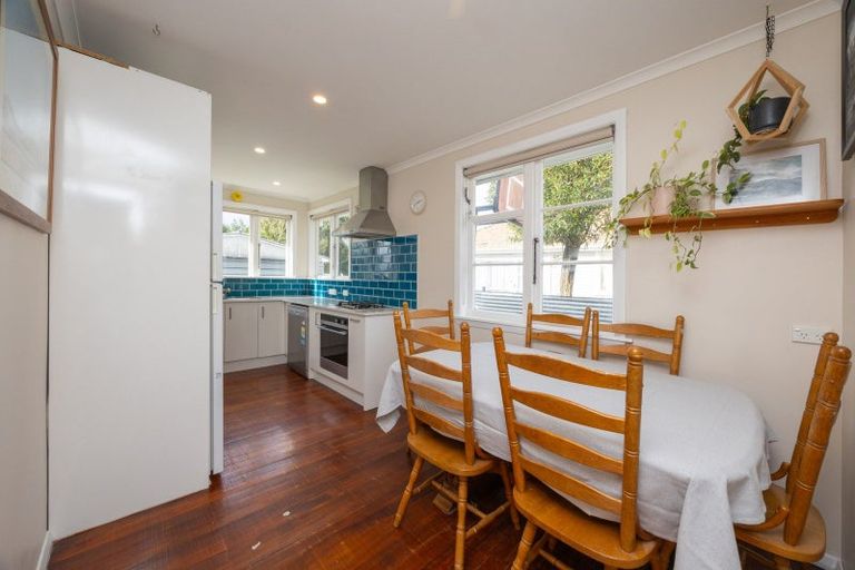 Photo of property in 38 Crewe Crescent, Hokowhitu, Palmerston North, 4410