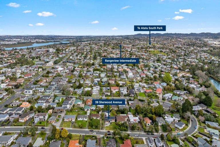 Photo of property in 39 Sherwood Avenue, Te Atatu South, Auckland, 0610