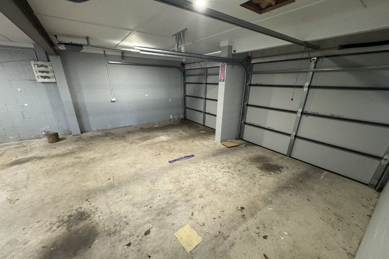 Photo of property in 23 Chatswood Grove, Chatswood, Auckland, 0626
