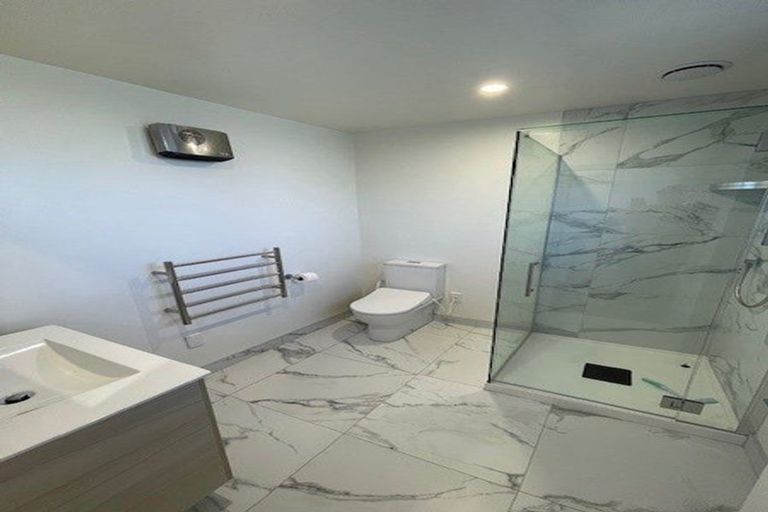 Photo of property in 2/57 Taikata Road, Te Atatu Peninsula, Auckland, 0610