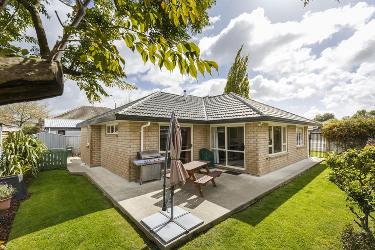 Photo of property in 2a Belfast Place, Roslyn, Palmerston North, 4414