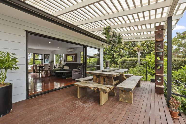 Photo of property in 76 Shaw Road, Oratia, Auckland, 0604
