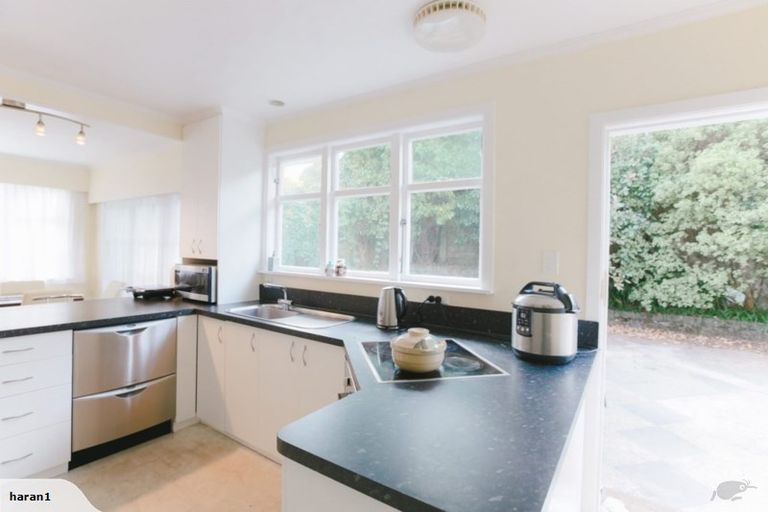 Photo of property in 12 Redwood Avenue, Tawa, Wellington, 5028