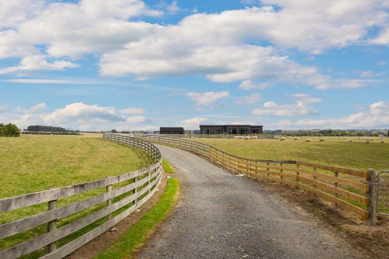 Photo of property in 567 Lethbridge Road, Halcombe, 4775