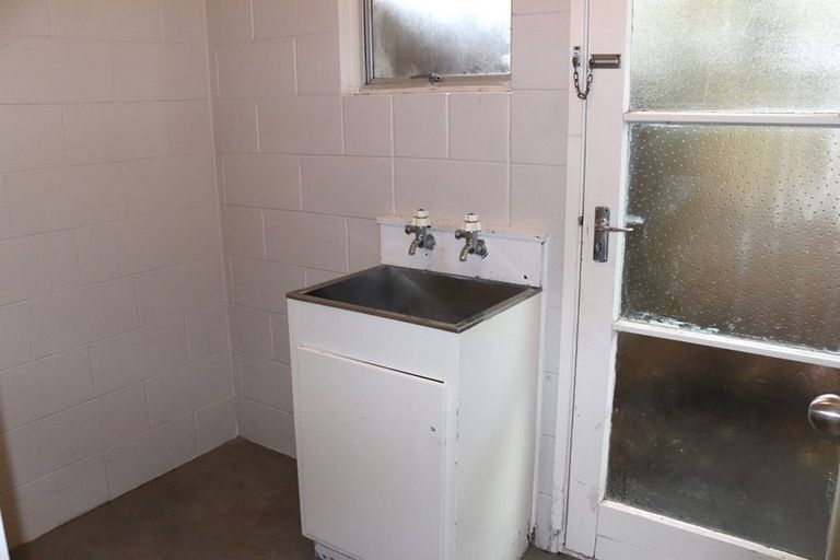 Photo of property in 2/199 Henderson Valley Road, Henderson, Auckland, 0612