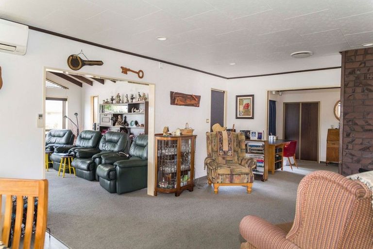 Photo of property in 10 Smith Street, Dannevirke, 4930