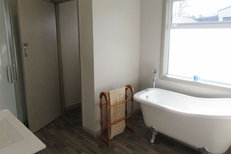 Photo of property in 30 Timaru Road, Waimate, 7924