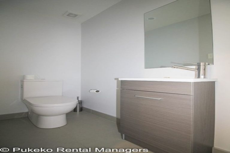 Photo of property in 26/11 Ray Small Drive, Papakura, 2110